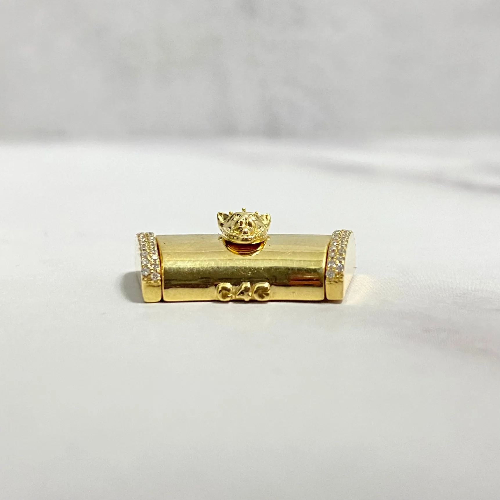 10K Yellow Gold Diamond On The Size Sleek Lock With Panther / 6gr / 11.5mm / 0.8in