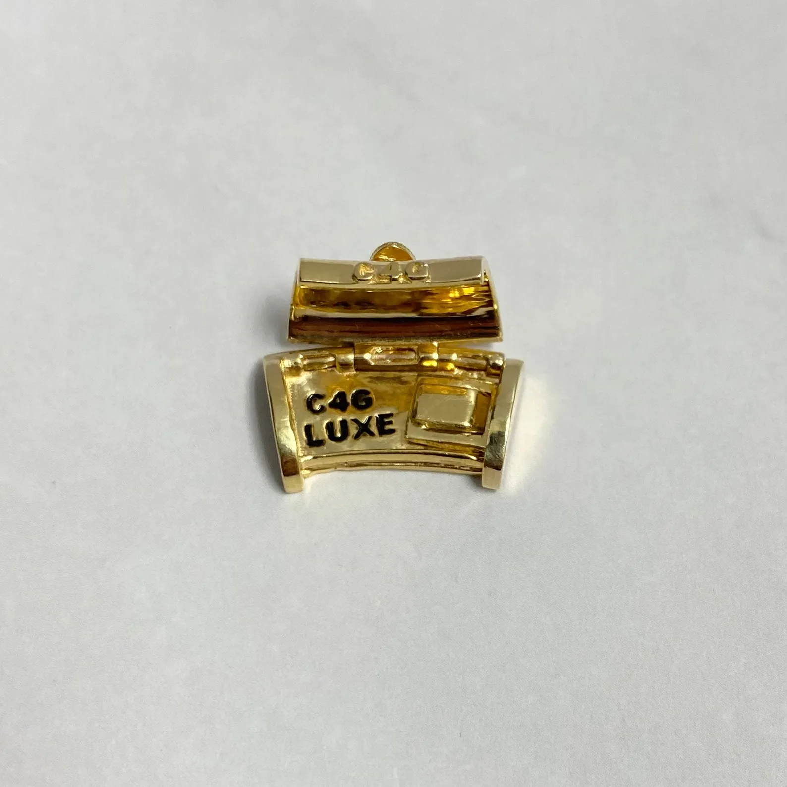 10K Yellow Gold Plain Sleek Lock With Panther / 3.2gr / 9mm / 0.6in