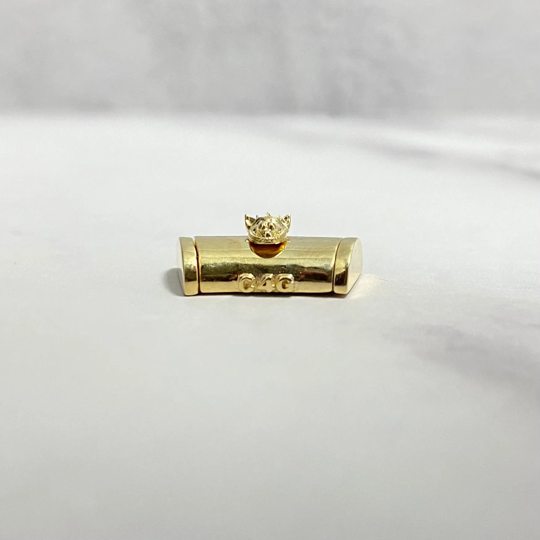10K Yellow Gold Plain Sleek Lock With Panther / 3.2gr / 9mm / 0.6in