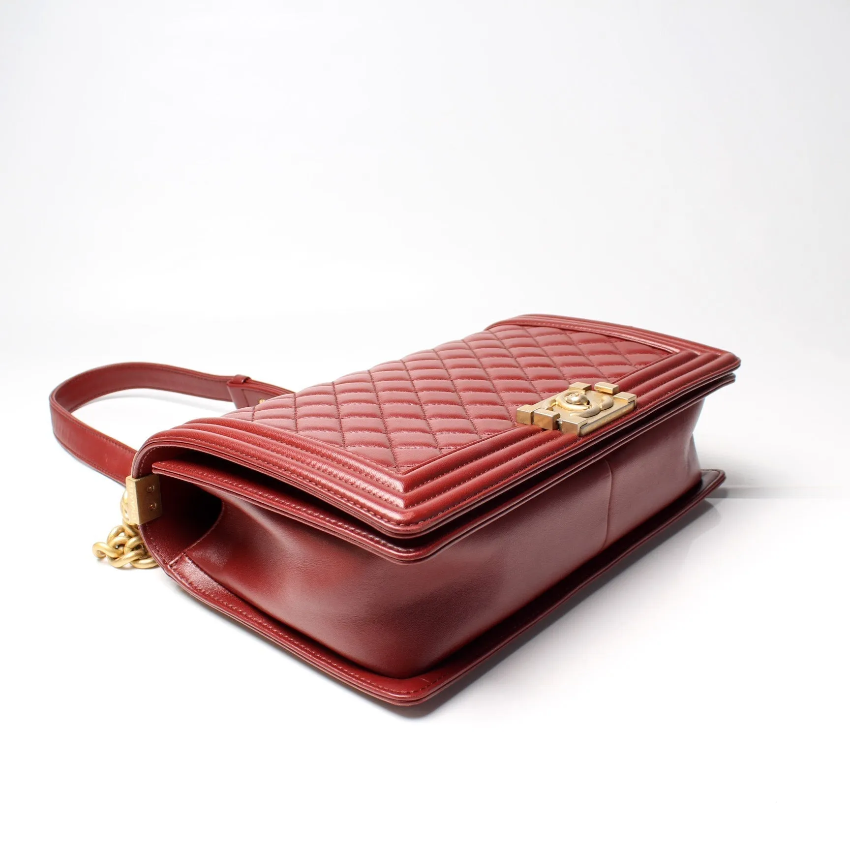 Chanel Boy Flap Medium New Lambskin 21M