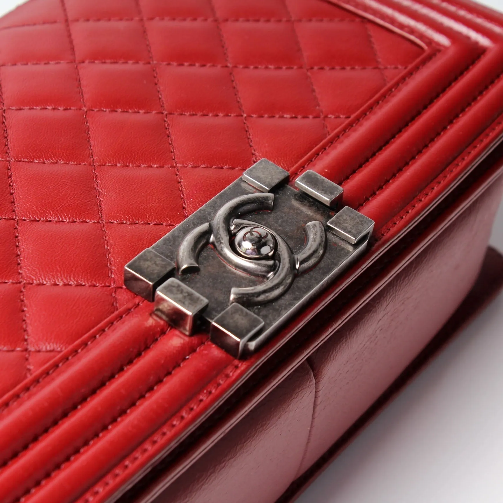 Chanel Boy Flap Medium Old 18M