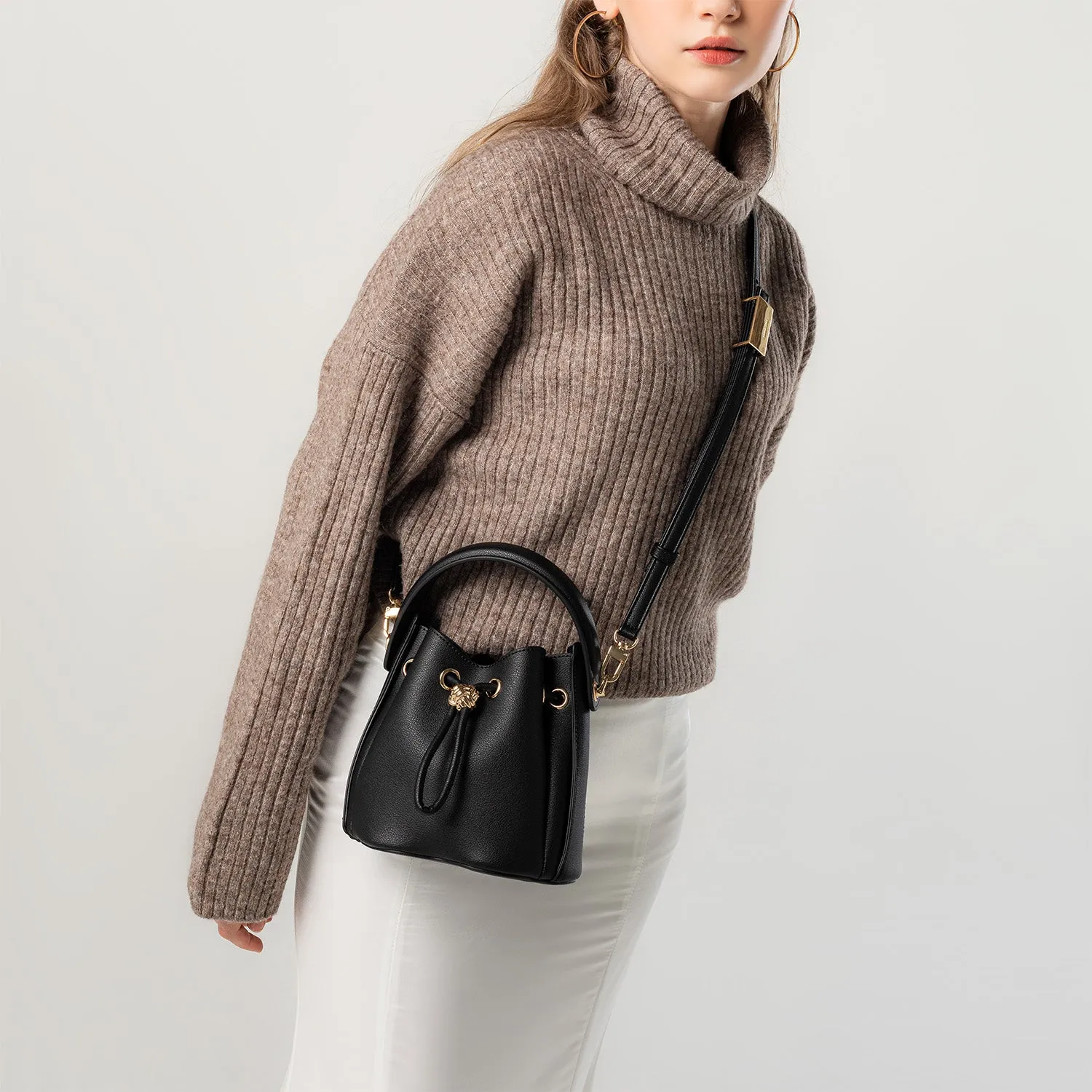 Knoty Bucket Bag