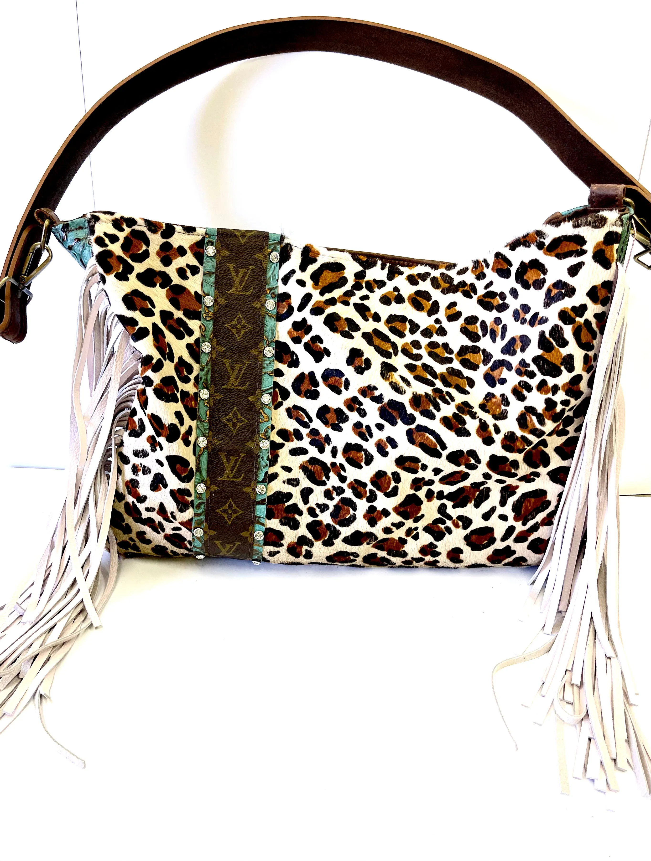Leather Tote in leopard with embossed turquoise sides strip of Lv