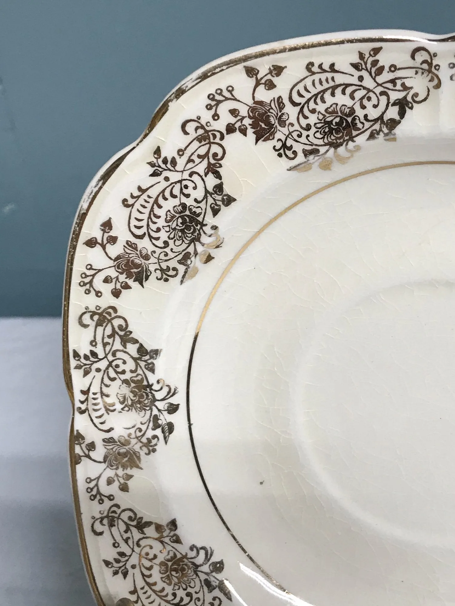 <€€ Vintage China EDWIN M. KNOWLES Ivory 22k Gold Rim Set Retired