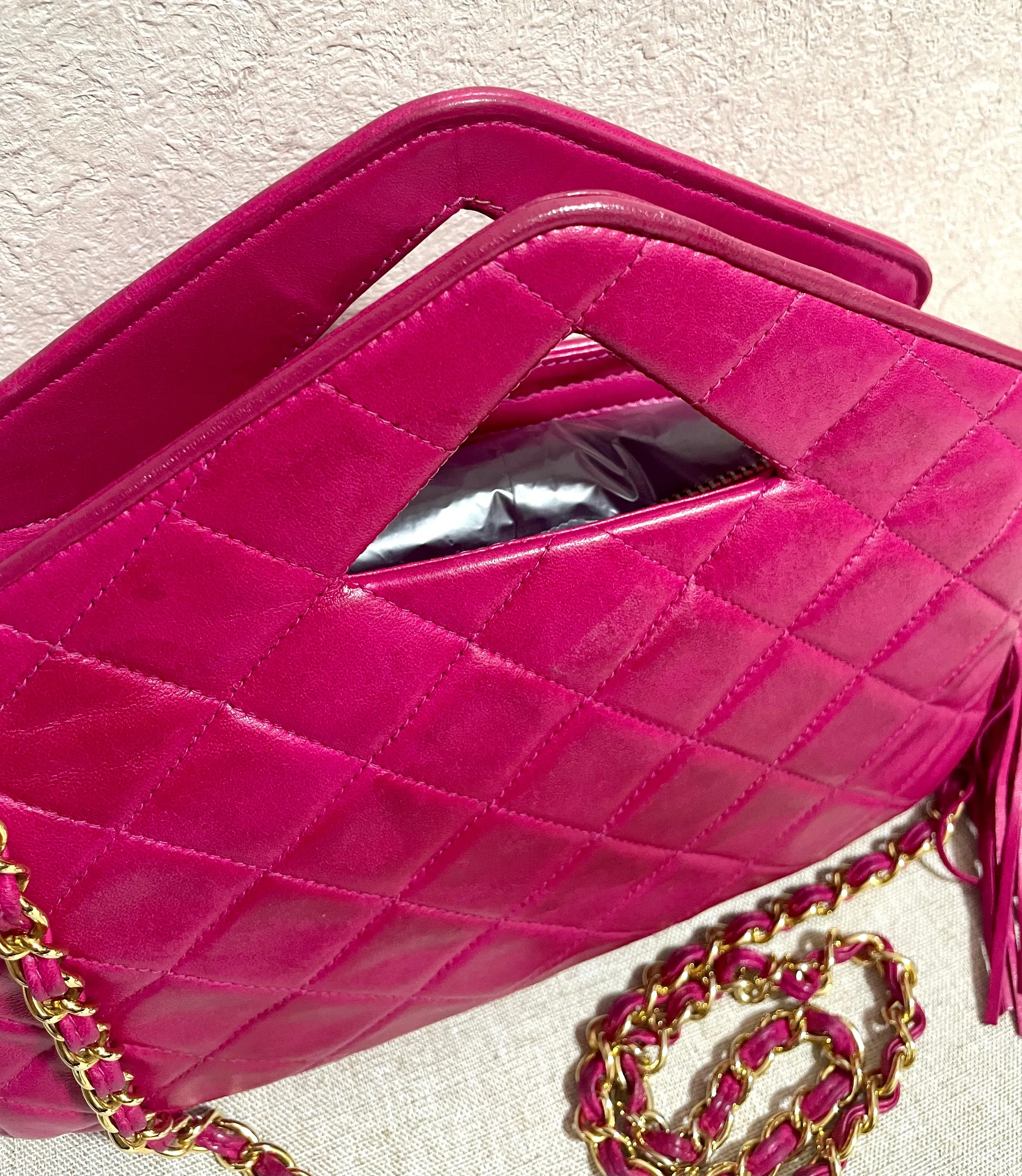 Vintage CHANEL pink lamb leather chain shoulder bag with fringe. Rare triangle handle handbag. Must have purse. 070225ac6