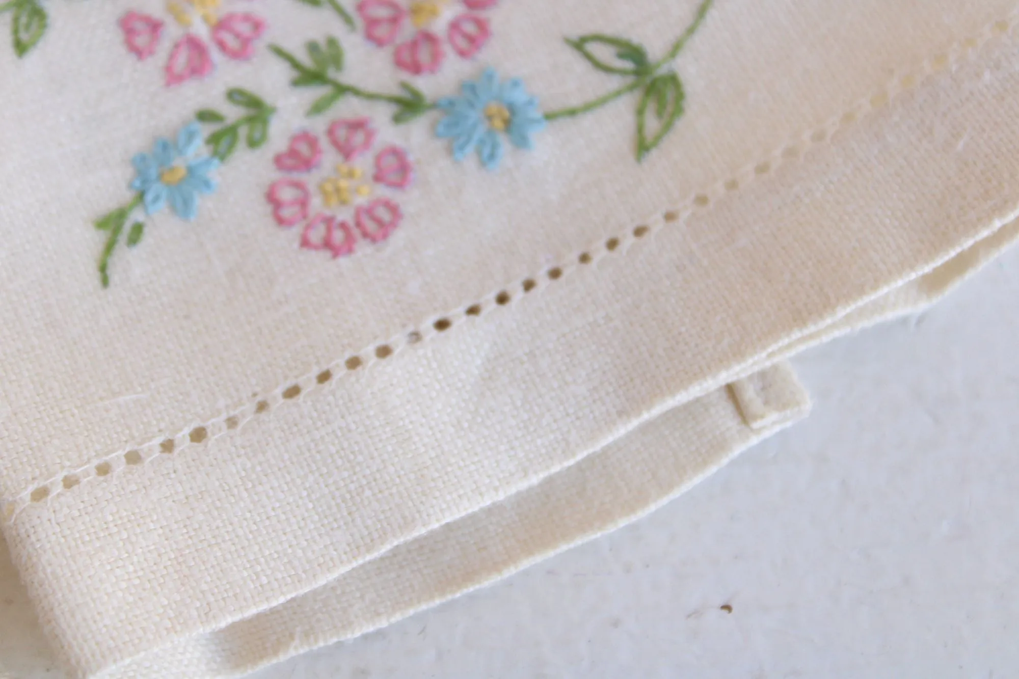 Vintage Pair of Linen With Embroidered Flowers Hand Towels
